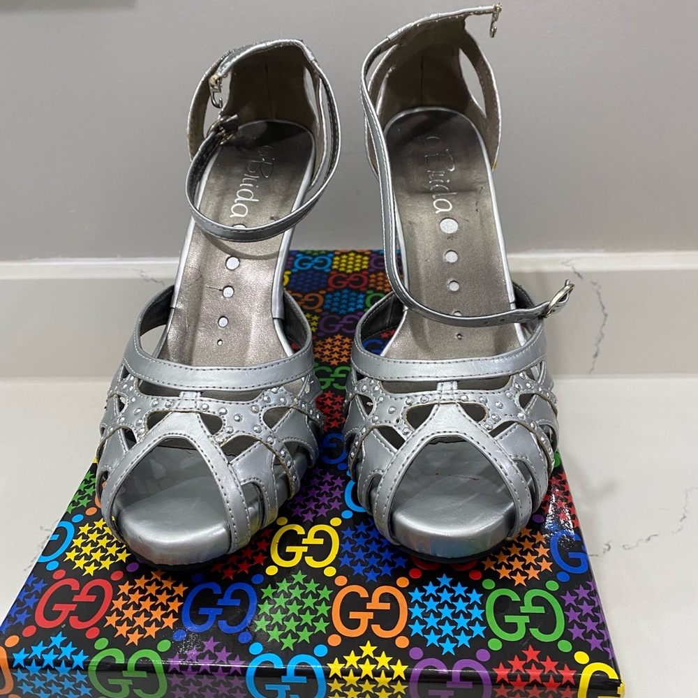 Grey shoes Brida size 39